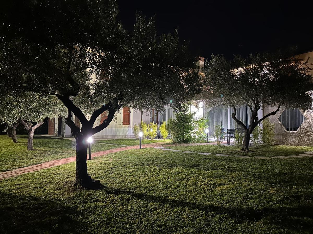 Abitatt Aparthotel Fosdinovo Buitenkant foto